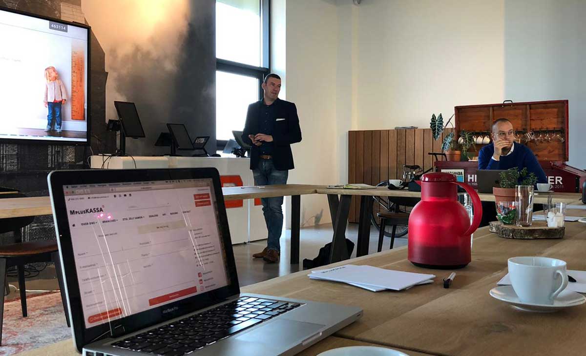 Marco Kramer met Edwin Holland van MPLUS Kassa